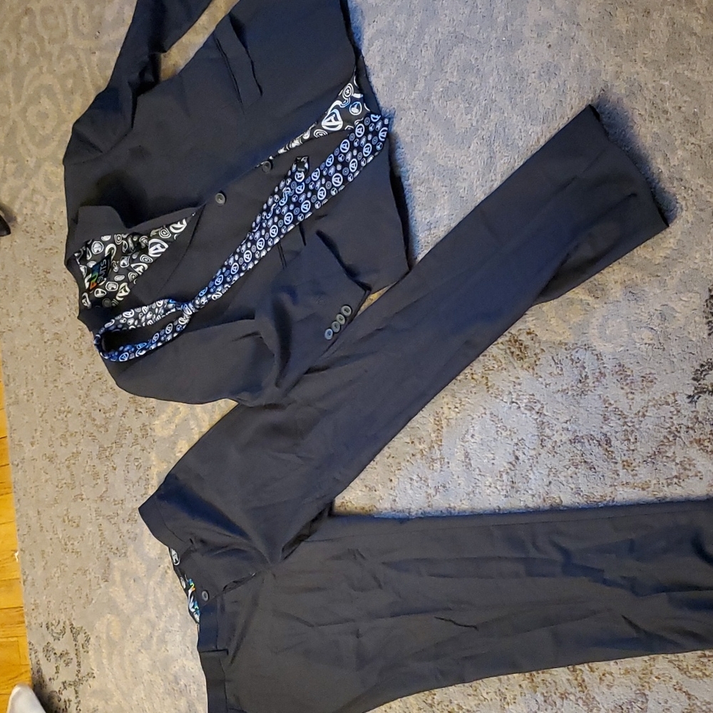 Men's gray suit with hidden avenger details